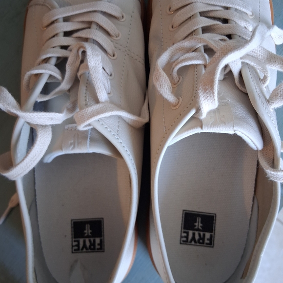 🎉 Frye Gia Low Ivory Leather Gumsole Sneakers Sz. 10 EUC - Picture 10 of 12